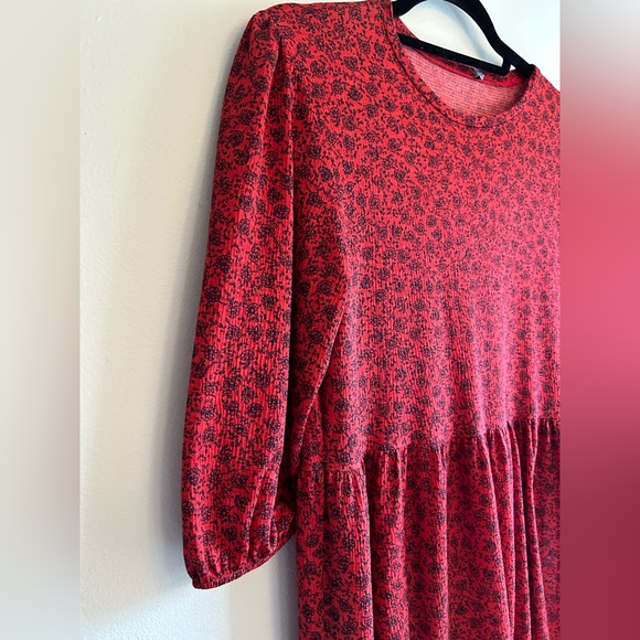 Red Cottage core float maxi dress. - Picture 6 of 8